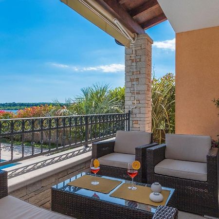 Ferienhaus In Pomer Mit Privatem Beheizten Pool Und Meerblick エクステリア 写真